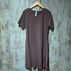 Zenana Outfitters Short Sleeve Crewneck Top in Chocolate Brown